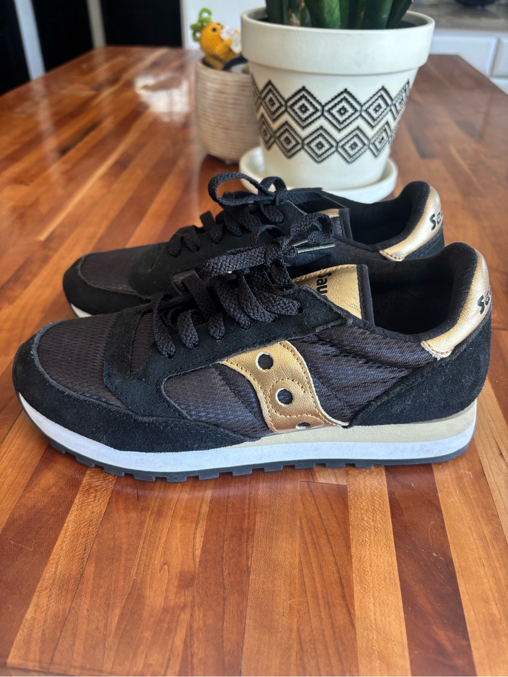 Saucony Women’s Black and Gold Retro-Style Sneakers - Picture 2 of 6